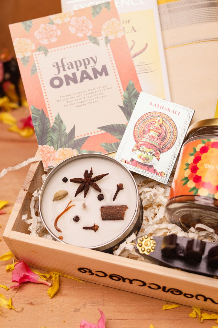 Ōḷam Premium Onam Gift Hamper – Kerala Saree/Mundu, Lindt, Dry Fruits & Boat Décor in Wooden Tray