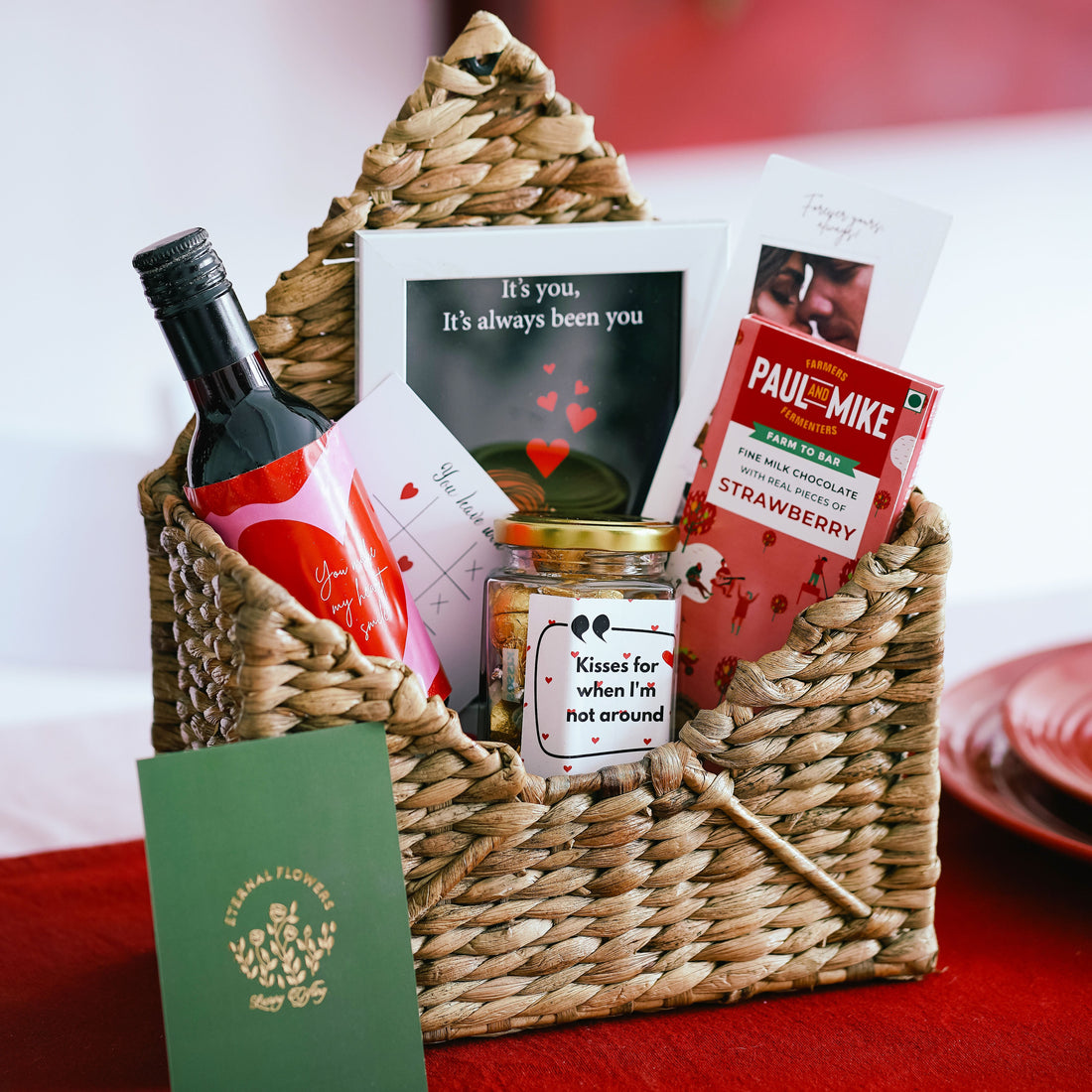 You Make My Heart Smile Gift Hamper – Romantic Gift Box | Eternal Flowers Kerala
