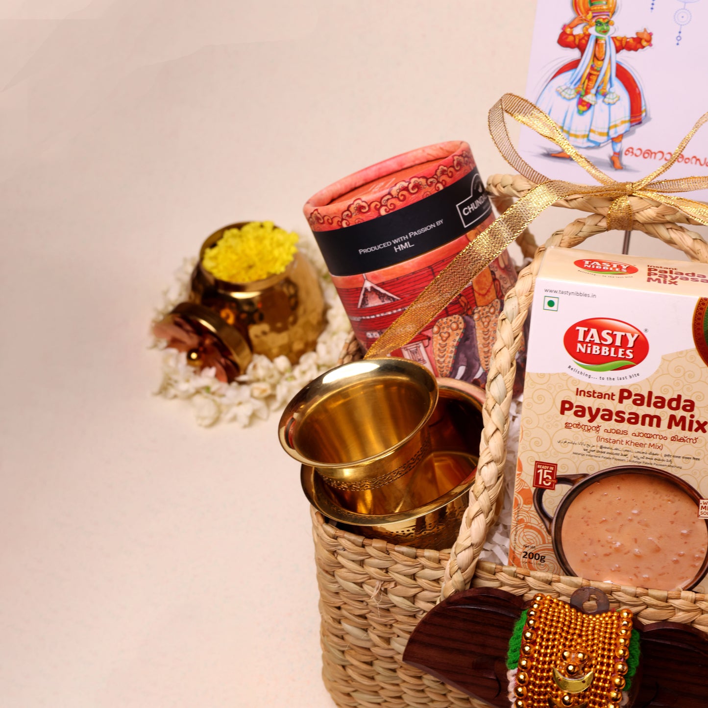 Premium Kerala Thiruvonam Hamper | Harrisons Malayalam Chudele Tea Powder in Jar | Refreshing Onam Beverage